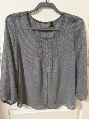 2 for$20 United Colors Of Benetton B&W Printed Pintuck Button-Down Blouse